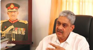 News Room : මගේ අතේ බැන්ද පිරිත් නූල සතියෙන් කැඩුණා… ඒක බැන්ද හාමුරුදුරුවන්ටත් විශාල ඇබැද්දියක් වුණා…! – සරත් ෆොන්සේකා… ~