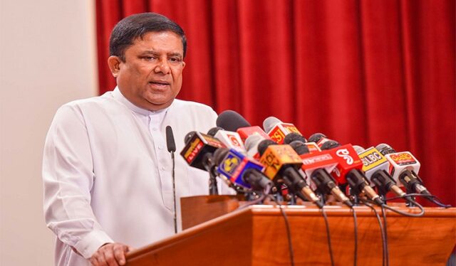 News-Room-මානව-අයිතිවාසිකම්-ගැන-අවධානය-යොමු-විය-යුතුයි.jpg