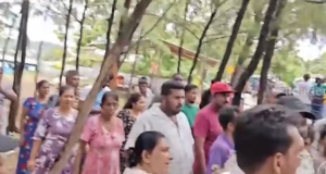 News Room : ත්රි’මලේ සම්බෝධි විහාරයට පැමිණි මාලිමා මන්ත්රීට හූ තියා පන්නා දමයි..