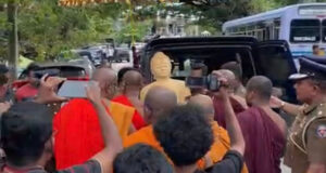 News Room : ත්රිකුණාමලේ ගිය නි. ඇමතිට බැණ පන්නා දමයි..