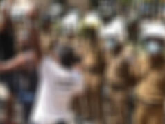 News Room : මැර පිරිසක් පොලිසියට පහර දී සැකකරුවෙකු මුදාගෙන යයි…