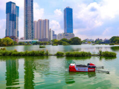 News Room : රොබෝ යන්ත්රයක් බෙරේ කුණු සුද්ද කරන්න පටන් ගනී..