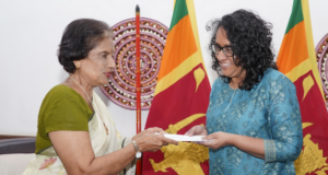 News Room : නිල නිවසෙන් පැන්නූ චන්ද්රිකා ආපදා සහන කෝටි 25ක් ගෙනැත් දෙයි..