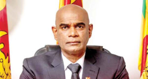 News Room : පාස්කු විමර්ශකයන් හිටපු හමුදාපතිවත් ප්රශ්ණ කරන්න ගෙන්වති..