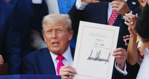 News Room : අධිකරණයට බැණ වදිමින් ට්රම්ප් තව බද්දක් ගහයි…