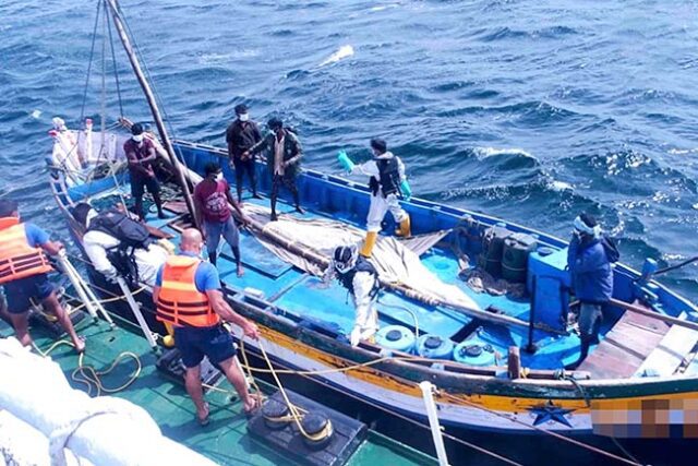 News Room : Maldivian Coast Guard, acts on SLN tip-off, intercepts SL fishing craft with haul of narcotics – The Island