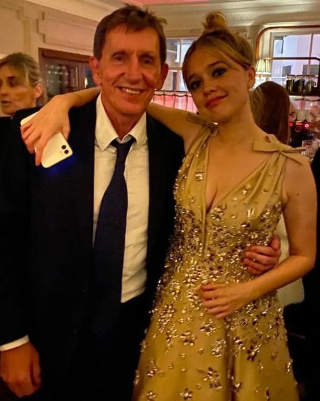 News Room : Aimee Lou Wood’s father opens up about destroying her childhood with his drug and alcohol addiction: How cocaine binges left dad fearing he was HIV positive before ending up in a psychiatric ward
