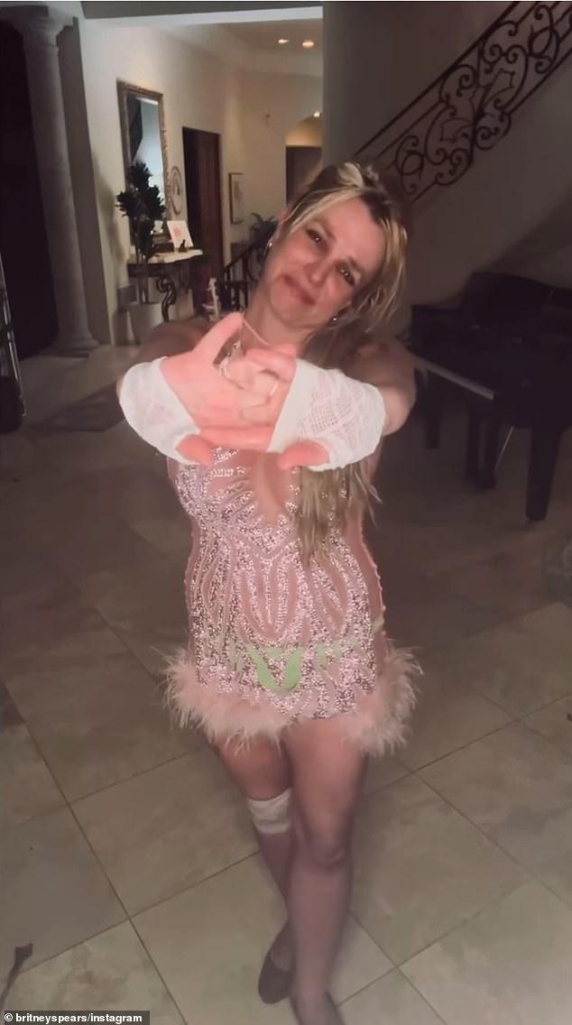 News Room : Britney Spears worries fans with claims her leg ‘snapped’ as she shows off large bruises on her arms after sons’ visit