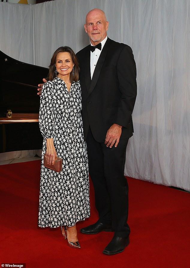 News Room : All cashed up! Lisa Wilkinson and Peter FitzSimons finally sell their $23million mansion