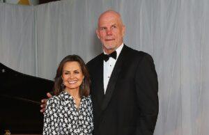 News Room : Lisa Wilkinson and Peter FitzSimons downsize to $16.5million luxury ‘Castle’ – just days after selling lavish Sydney mansion News Room Lisa Wilkinson and Peter FitzSimons downsize to