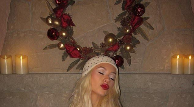 News Room : Christina Aguilera shows off 50-pound weight loss as she celebrates her 45th birthday in curve-clinging dress News Room Christina Aguilera shows off 50 pound weight loss