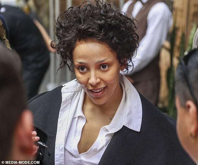 News Room : Guess who? US singer has fans doing a double take as she arrives in Sydney looking VERY different