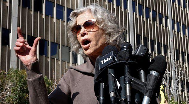 News Room : Jane Fonda lashes out at Trump outside Don Lemon’s court hearing: ‘They arrested the wrong Don!’ News Room Jane Fonda lashes out at Trump outside