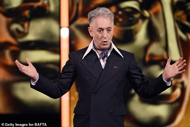 News Room : BAFTAs host Alan Cumming thanks audience for understanding as Tourette’s sufferer yells racial slurs during ceremony before leaving halfway through