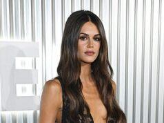 News Room : Kaia Gerber takes the plunge in VERY low-cut dress as she joins fellow nepo baby Paris Jackson at Vanity Fair’s Young Hollywood party