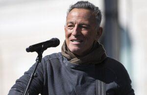News Room : Trump critic Bruce Springsteen, 75, fires up crowd at Minneapolis No Kings rally as he leads stars at protests News Room Trump critic Bruce Springsteen 75 fires up