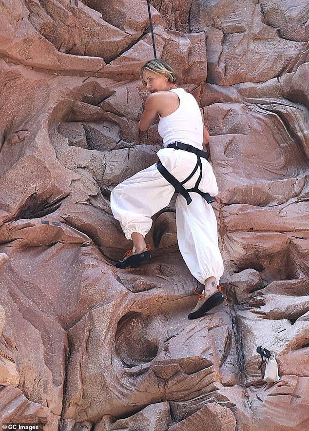 News Room : Charlize Theron overcomes her fear of heights