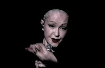 News Room : Cyndi Lauper stops Las Vegas concert to swear at heckler: ‘I’m gonna come for you, I’m from Brooklyn’ News Room Cyndi Lauper stops Las Vegas concert to