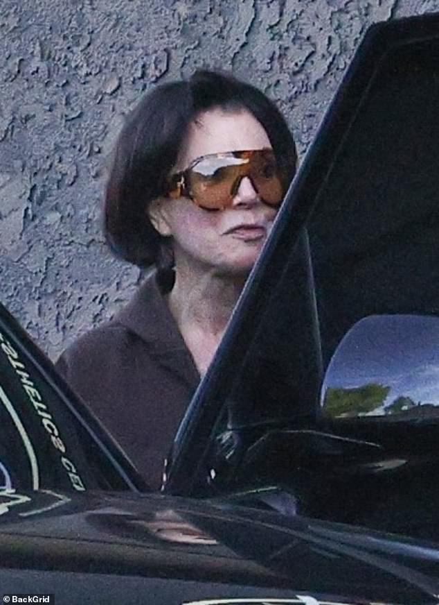 News Room : Kris Jenner, 70, shows off her VERY