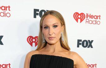 News Room : Nikki Glaser becomes the latest celebrity to flee LA for ‘relaxed’ life in her hometown News Room Nikki Glaser becomes the latest celebrity to