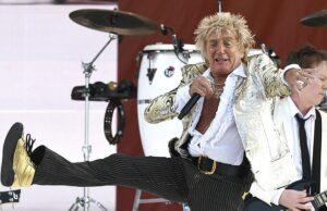 News Room Rod Stewart 81 proves he is as