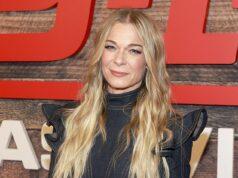 News Room : LeAnn Rimes details her ‘severe’ health issues amid concert cancelations…one year after her TEETH fell out mid-performance
