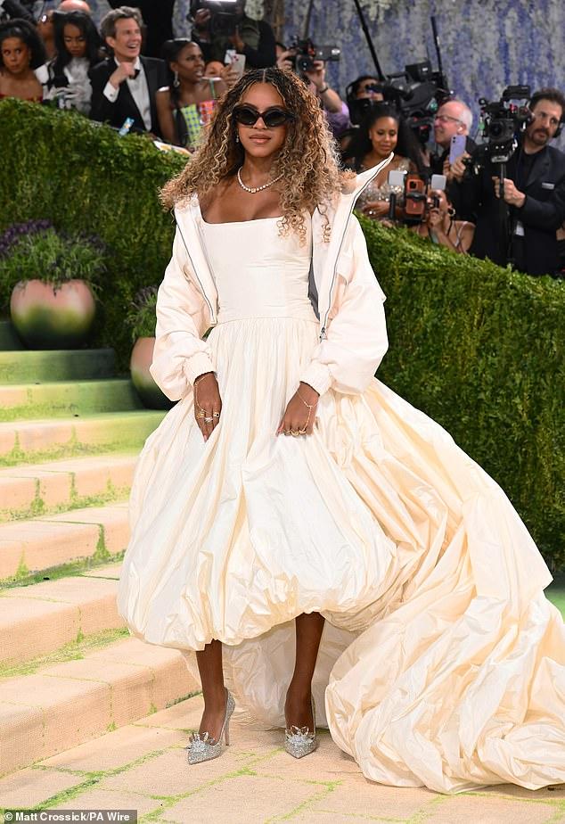 News Room : Nepo baby Blue Ivy, 14, makes her