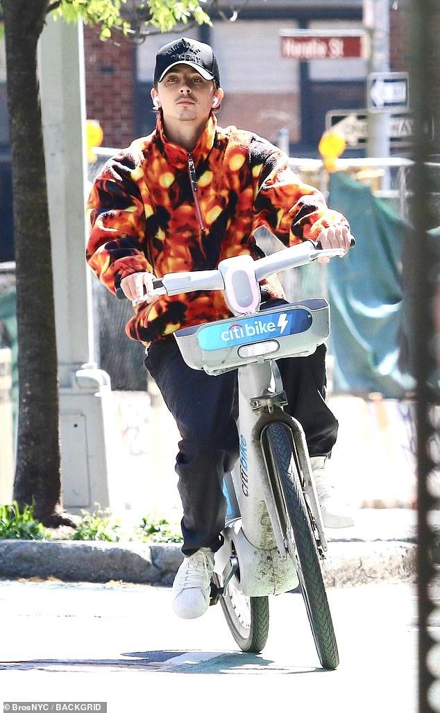 News Room : Timothee Chalamet enjoys an E-bike ride in
