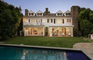 News Room : Inside Sarah Michelle Gellar and Freddie Prinze Jr.’s stunning LA home as it lists for $10.5 million