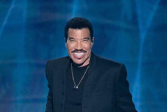 News Room Lionel Richie 77 cuts concert short after