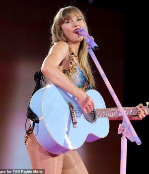 News Room : Taylor Swift tears up delivering 21-MINUTE speech as she becomes youngest woman EVER to be inducted into Songwriters Hall Of Fame News Room Taylor Swift tears up delivering 21 MINUTE speech