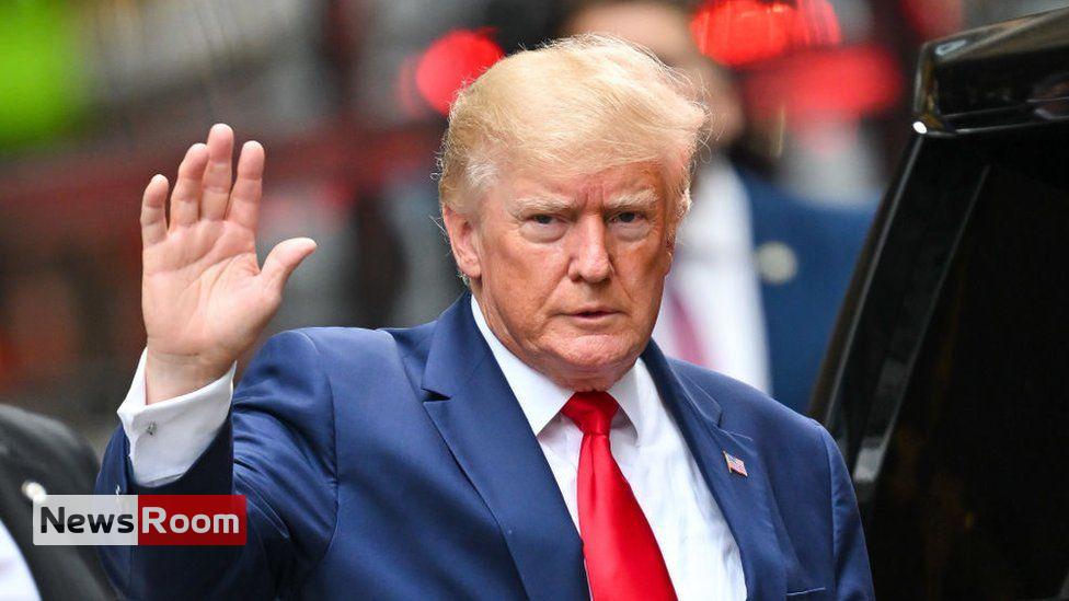 News Room : Donald Trump arrives in New York ahead