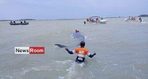 News Room : Navy helps rescue stranded whale in Puttalam lagoon and guide it back to open waters