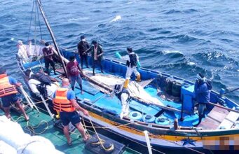 News Room : Maldivian Coast Guard, acts on SLN tip-off, intercepts SL fishing craft with haul of narcotics – The Island News Room Maldivian Coast Guard acts on SLN tip off