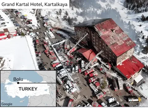 News Room : Firefighters battle huge blaze near Los Angeles as winds pick up – The Island News Room Firefighters battle huge blaze near Los Angeles.webp