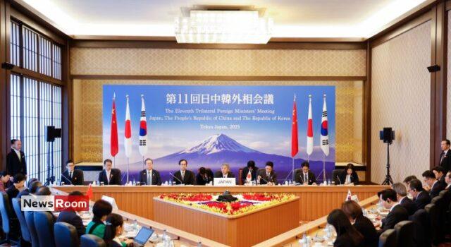 News Room : Japan, S Korea, China meet to strengthen ties at ‘turning point in history’ – The Island News Room Japan S Korea China meet to strengthen