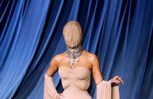 News Room : Celebrity cosmetic expert weighs in on wild theory about why celebrities like Kim Kardashian hide their faces on the red carpet