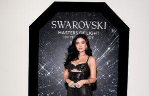 News Room : Kylie Jenner flashes major cleavage in glitzy Swarovski look