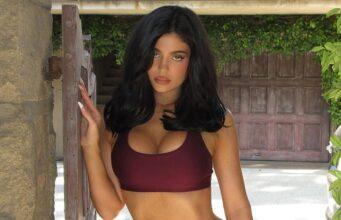 News Room Kylie Jenner shows off ripped abs in