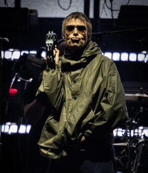 News Room : Noel Gallagher’s handwritten lyrics for Oasis hit Don’t Look Back In Anger are sold for FIVE times their value as bidding war climbs to £20,000 News Room Noel Gallaghers handwritten lyrics for Oasis hit