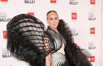News Room Sarah Jessica Parker 60 turns heads in
