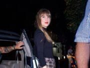 News Room Taylor Swift looks chic as she steps