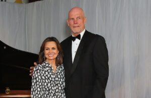 News Room : All cashed up! Lisa Wilkinson and Peter FitzSimons finally sell their $23million mansion