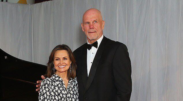 News Room : All cashed up! Lisa Wilkinson and Peter FitzSimons finally sell their $23million mansion News Room All cashed up Lisa Wilkinson and Peter