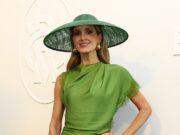 News Room : Celebrity arrivals trickle in for 2025 Stakes Day at Melbourne Cup Carnival as Kate Waterhouse leads the pack with stunning emerald gown News Room Celebrity arrivals trickle in for 2025 Stakes