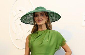 News Room : Celebrity arrivals trickle in for 2025 Stakes Day at Melbourne Cup Carnival as Kate Waterhouse leads the pack with stunning emerald gown News Room Celebrity arrivals trickle in for 2025 Stakes