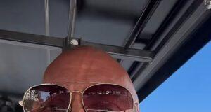 News Room : Dwayne Johnson honors late Robin Williams with memento on Jumanji set in LA