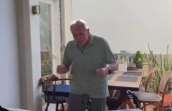 News Room Guess who Iconic Neighbours star 90 re emerges