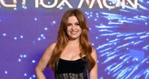 News Room : Isla Fisher puts on a glamorous display in a black velour gown with sheer lace bodice at the Now You See Me: Now You Don’t photocall
