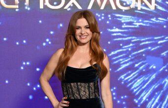 News Room Isla Fisher puts on a glamorous display